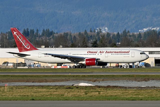 BOEING 767-300 (N477AX)