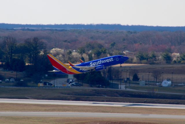 Boeing 737-700 (N750SA) - SWA 2035 heading out to New Orleans.