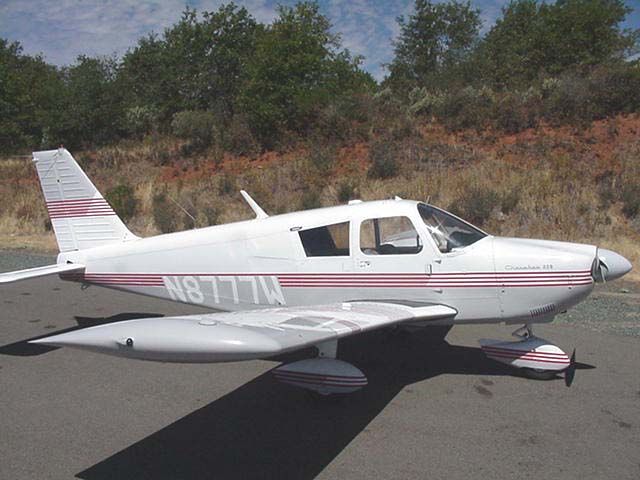Piper Cherokee (N8777W)