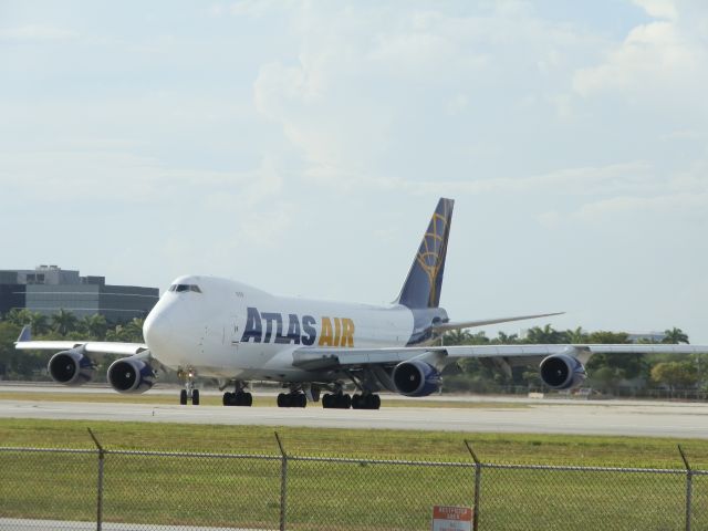 Boeing 747-400 (N497MC)