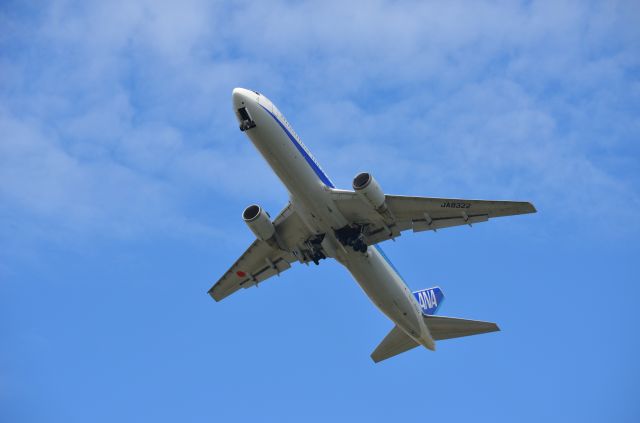 BOEING 767-300 (JA8322)