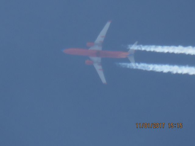 Boeing 737-800 (N8317M)