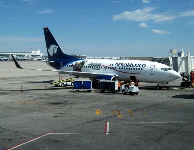 Boeing 737-800 (EI-DRE) - Last day of Aero Mexico operations tell next winter.