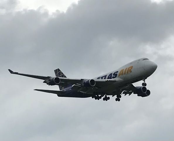 Boeing 747-400 (N415MC) - Runway 7 arrival! 5/25/22.