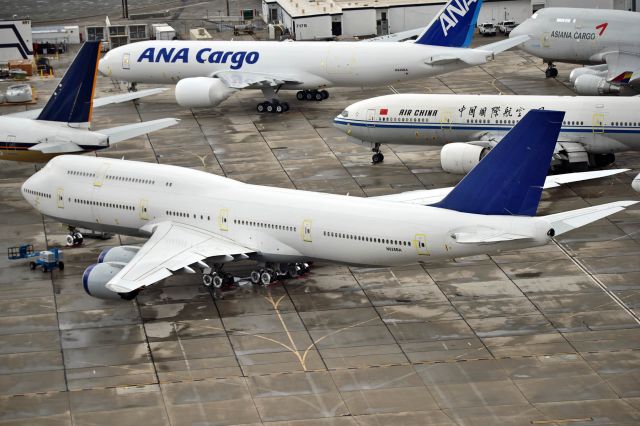 BOEING 747-8 (N828BA)