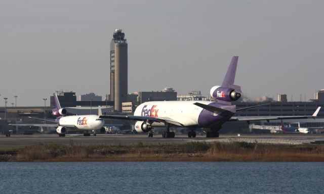 Boeing MD-11 (N586FE)