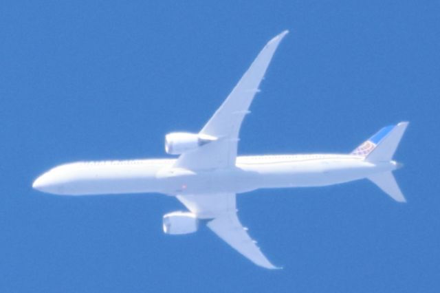 Boeing 787-8 (N12004) - N12004 Boeing B-787 10 United Airlines UAL906 De Frankfurt FRA. Vers Chicago ORD. Altitude 9751 Mètres. Vitesse 813 Km/H Survolant la ville de Lavaltrie QC. Le 25-10-2024 à 14:31.