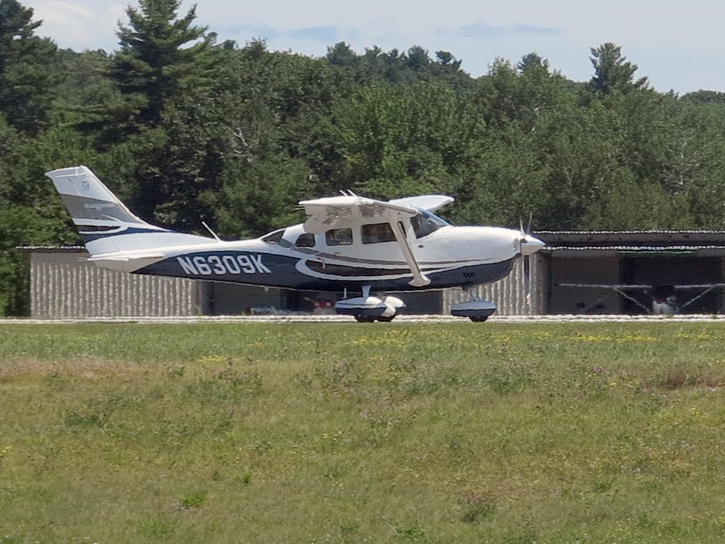 Cessna 206 Stationair (N6309K) - Landing rollout runway 22.