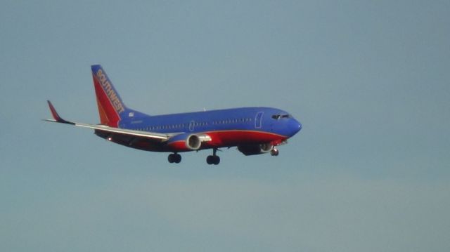 BOEING 737-300 (N629WN) - Southwest 2692 arriving from Nashville on runway 23L at 5:20 P.M.