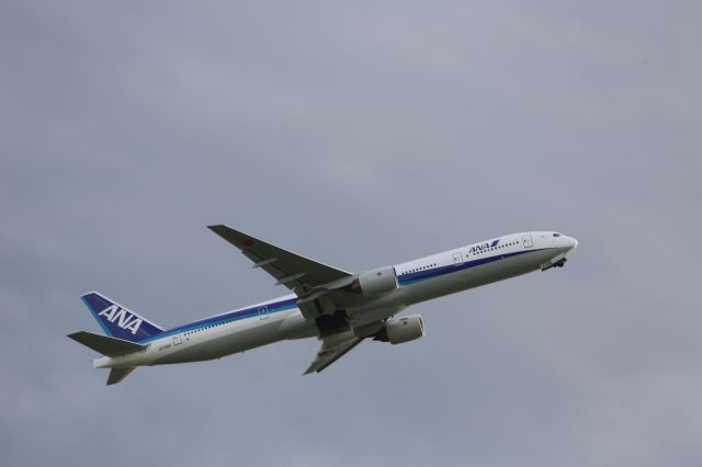 BOEING 777-300 (JA756A)