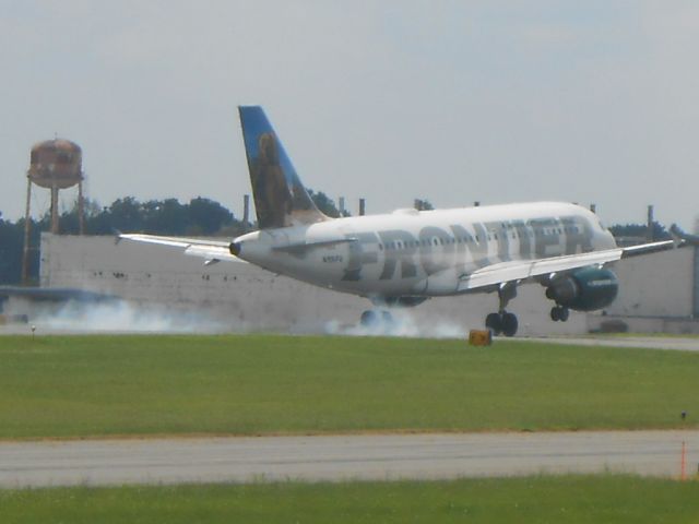 Airbus A319 (N951FR)