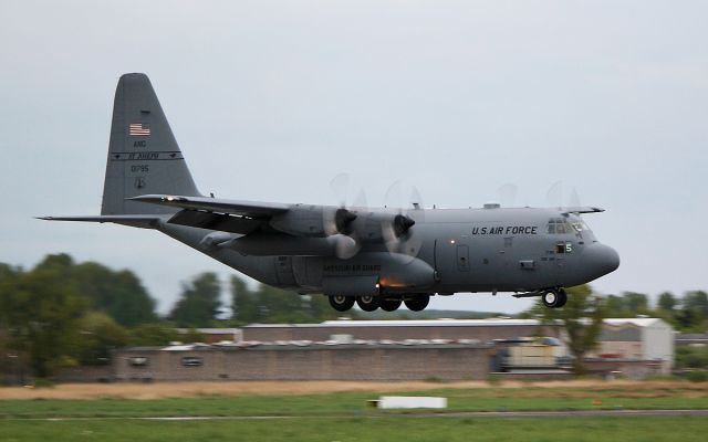 Lockheed C-130 Hercules (90-1795) - usaf missouri ang c-130h 90-1795 about to land at shannon this evening 23/4/17.