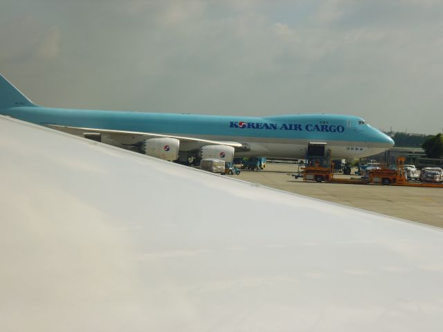 Boeing 747-200 (HL7617) - Taken from VNA781 @ Saigon airport.