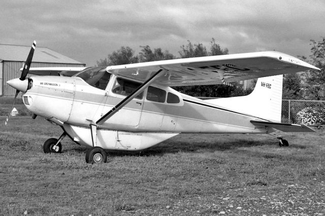 Cessna Skylane (VH-FEC) - CESSNA A185F SKYWAGON 185 II - REG VH-FEC (CN 185-03511) - HORSHAM AIRPORT VIC. AUSTRALIA - YHSM 29/9/1991