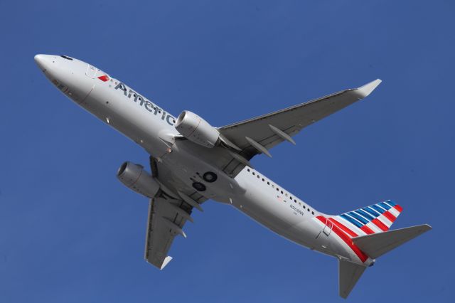 Boeing 737-800 (N968NN)