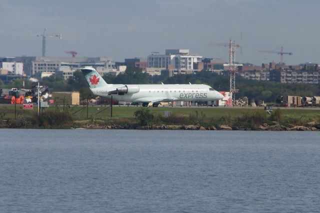 Canadair Regional Jet CRJ-200 (C-GQJA)