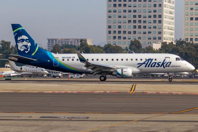 Embraer 175 (N644QX)