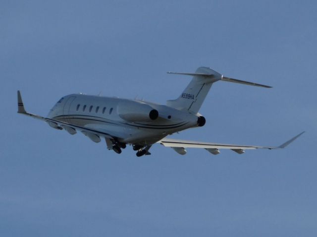 Bombardier Challenger 300 (N599HA)