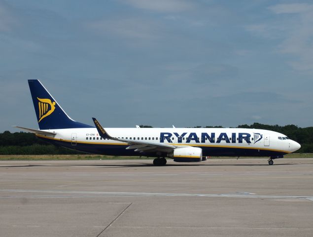 Boeing 737-800 (EI-ENI)