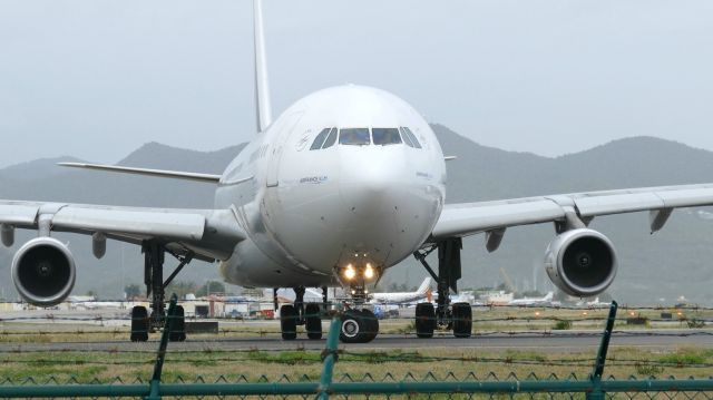 Airbus A340-300 (F-GLZO)