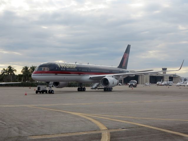 Boeing 757-200 (N757AF)