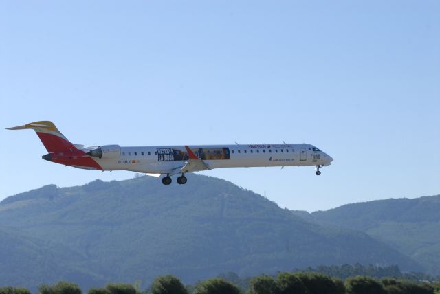 Bombardier CRJ-1000 (EC-MJO) - EC-MJO Before Landing At LEVX From LEPA. 25-07-2022