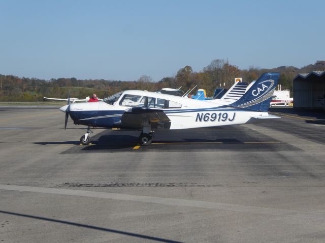 Piper Cherokee (N6919J)