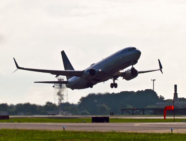 Boeing 737-800 (N73251)