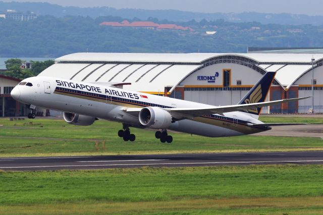 BOEING 787-10 Dreamliner (9V-SCT)