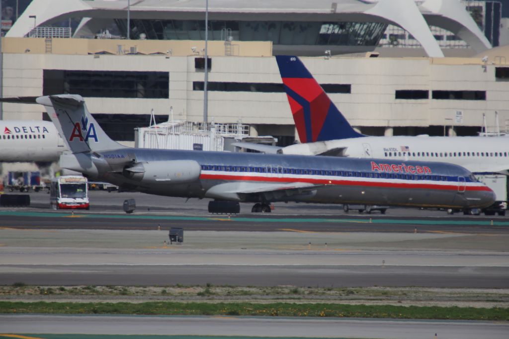 McDonnell Douglas MD-80 (N581AA)