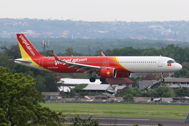 Airbus A321neo (VN-A525)