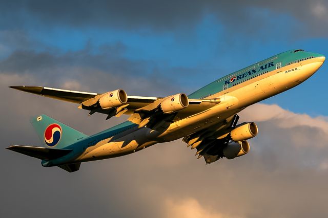 BOEING 747-8 (HL7631) - evening sun