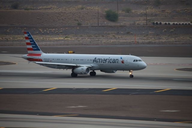 Airbus A321 (N535UW)