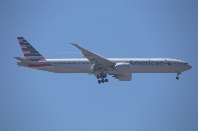 BOEING 777-300ER (N731AN)