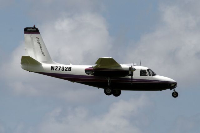 Aero U-4A Commander 560 (N2732B) - On final approach for rwy 09 arriving from KHUM on 31-Jul-13.