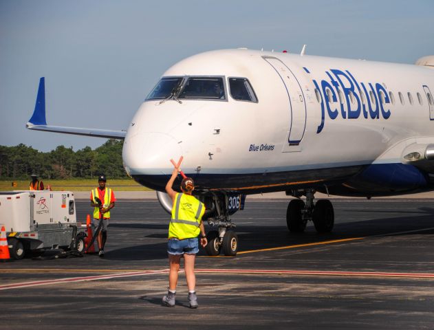 Embraer ERJ-190 (N306JB)