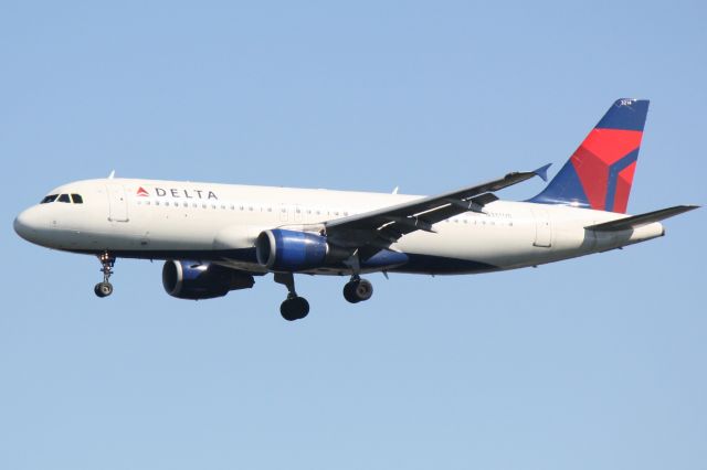 Airbus A320 (N314US) - Delta Airbus A320 (N314US) on approach to Runway 32 at Sarasota-Bradenton International Airport