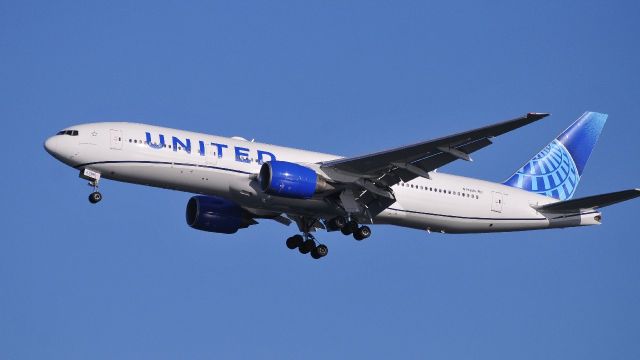 Boeing 777-200 (N798UA)