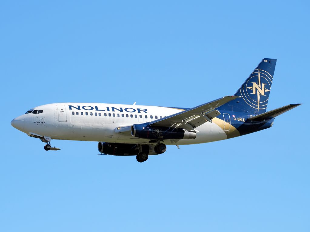 Boeing 737-200 (C-GNLE) - Out for a quick spot to catch this aircraft.