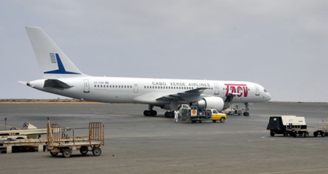 Boeing 757-200 (D4-CBP) - One of the 1st B757 of TACV, now quite used...