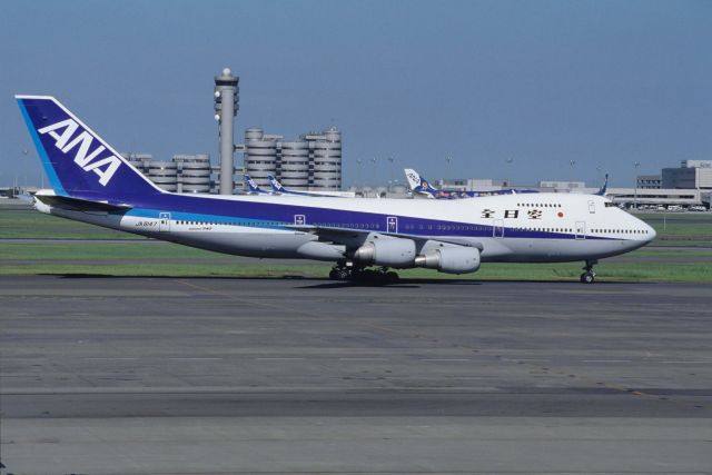 BOEING 747SR (JA8147) - Taxing at Tokyo-Haneda Intl Airport on 1994/08/16