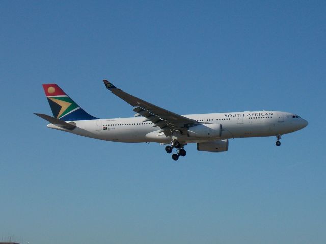 Airbus A330-200 (ZS-SXV)