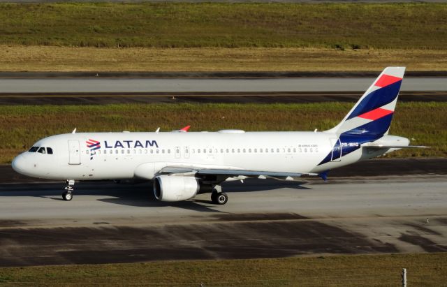 Airbus A320 (PR-MHG)