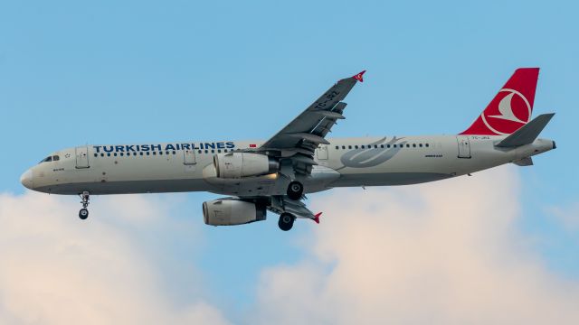 Airbus A321 (TC-JRZ)