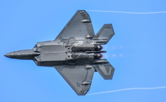 Lockheed F-22 Raptor —