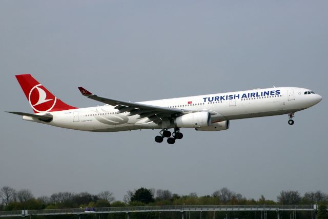 Airbus A330-300 (TC-LOB) - On short finals for rwy 09L on 15-Apr-19 operating flight THY1985 from LTFM.