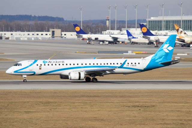 EMBRAER 195 (I-ADJQ)