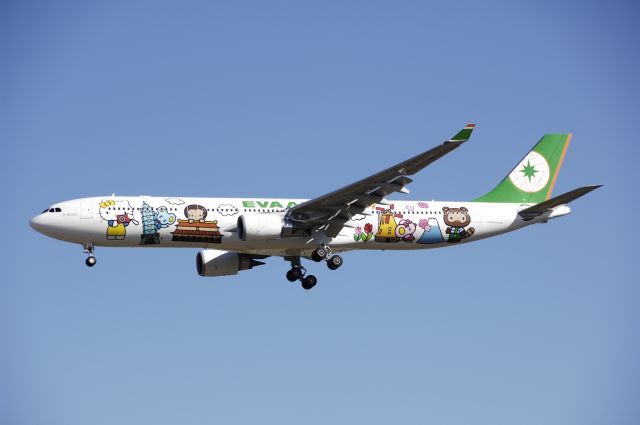 Airbus A330-300 (B-16333) - Final Approach to NRT Airport Runway 34L on 2011/12/30 Hello Kitty Around the World c/s