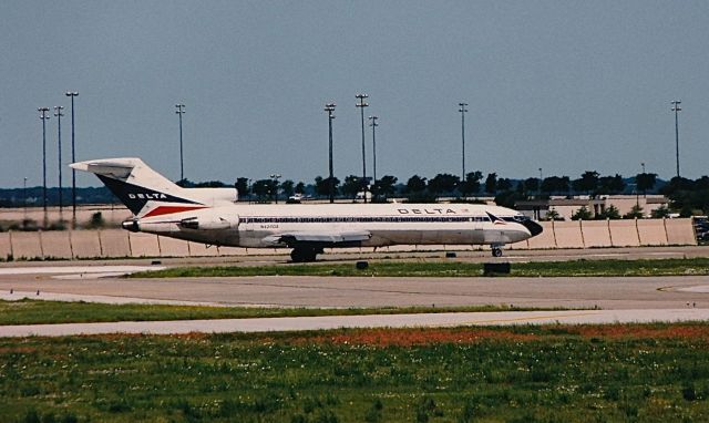 Boeing 727-100 (N420DA) - Delta B-727 ready to take off at KDFW