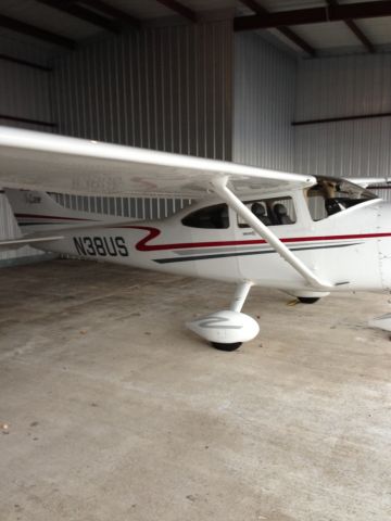 Cessna Skylane (N38US)
